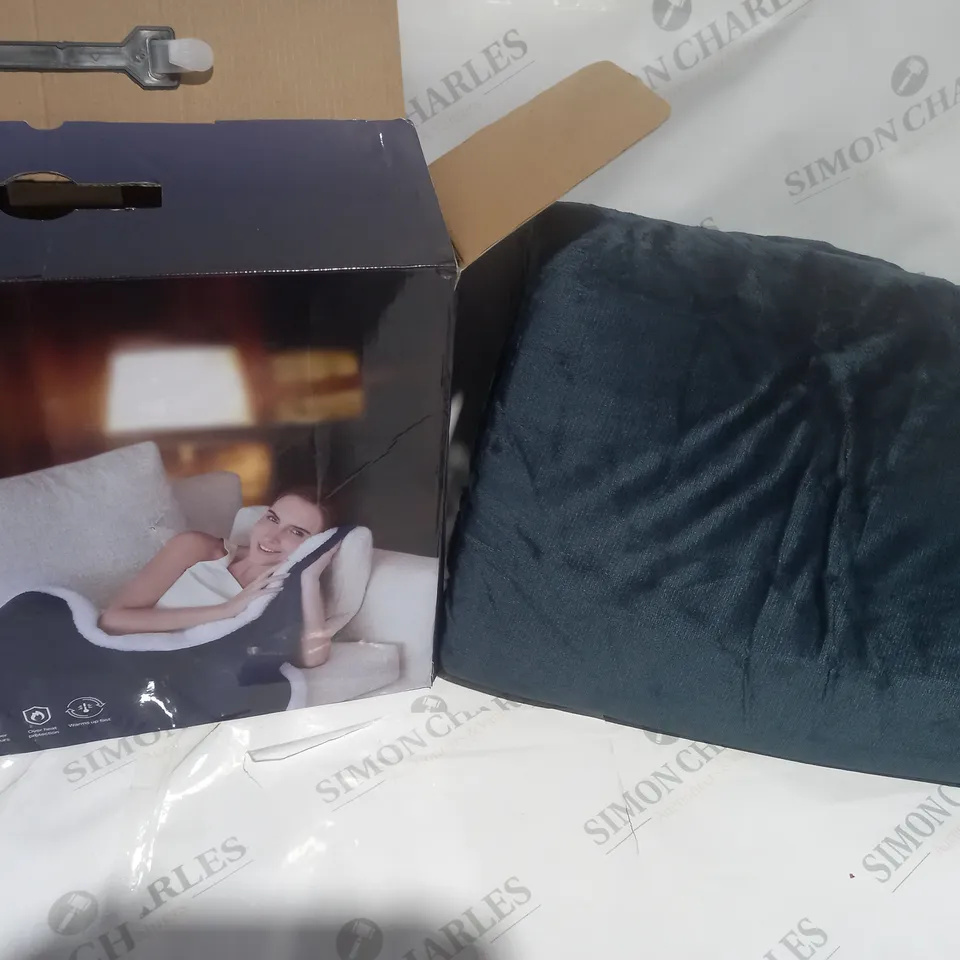 LUXURIOUS HEATED THROW