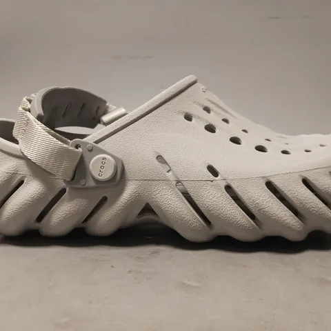 PAIR OF CROCS ECHO CLOGS IN LIGHT GREY UK SIZE M5/W6
