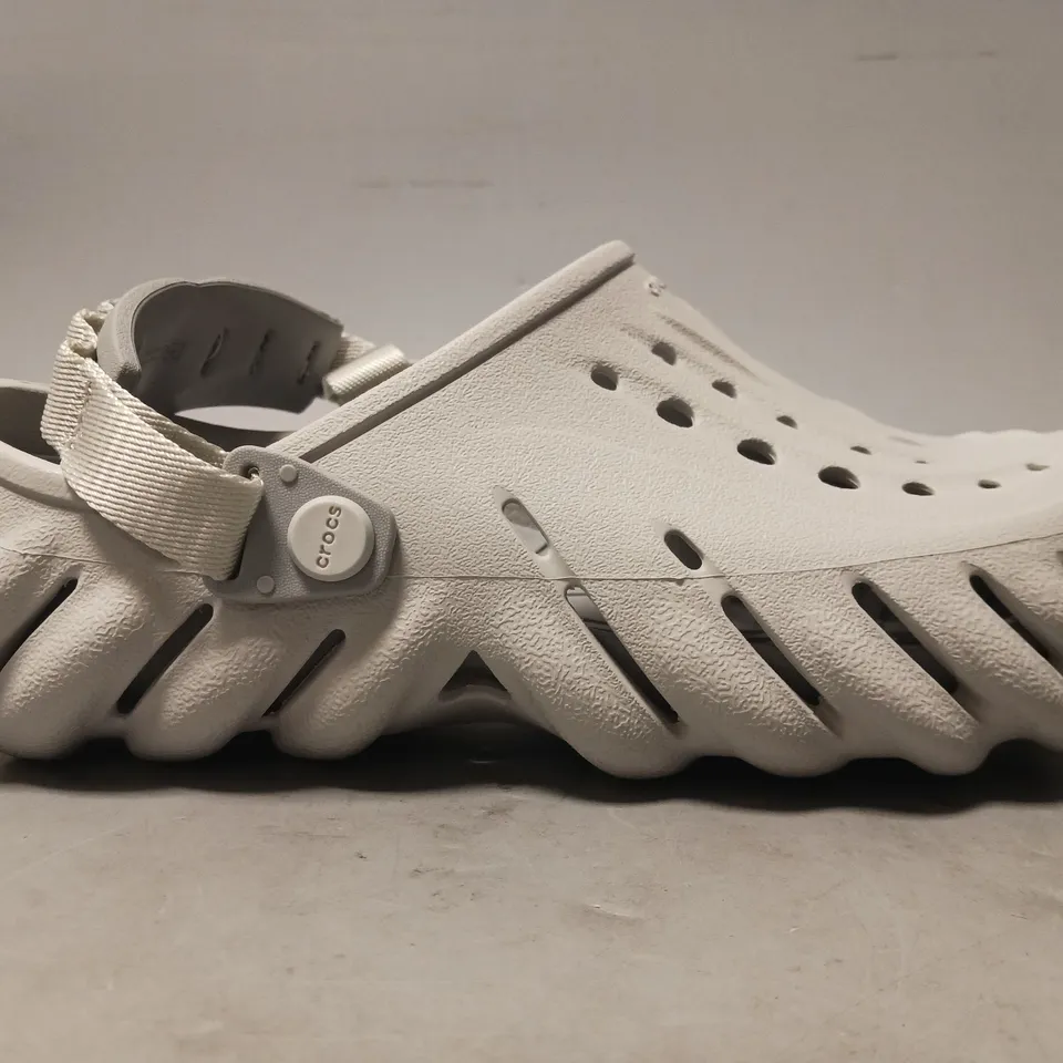 PAIR OF CROCS ECHO CLOGS IN LIGHT GREY UK SIZE M5/W6