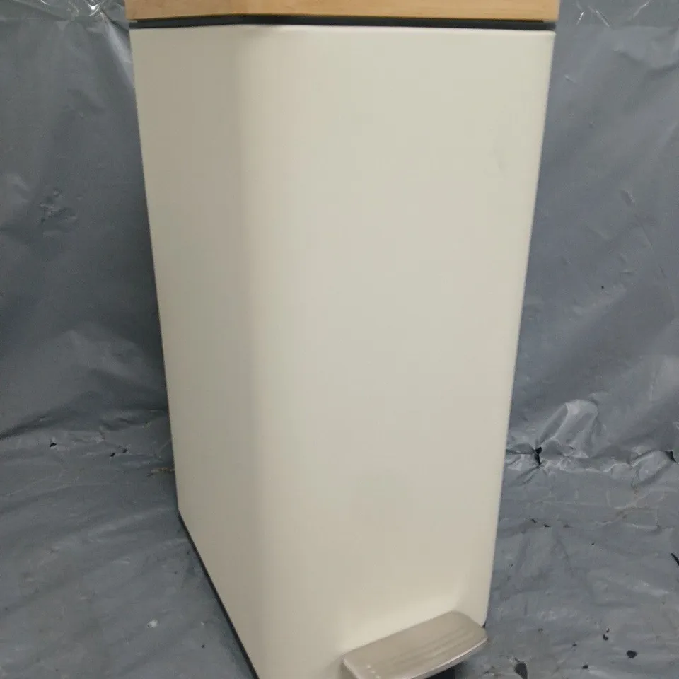 15L PEDAL BIN IN CREAM W. WOOD EFFECT LID