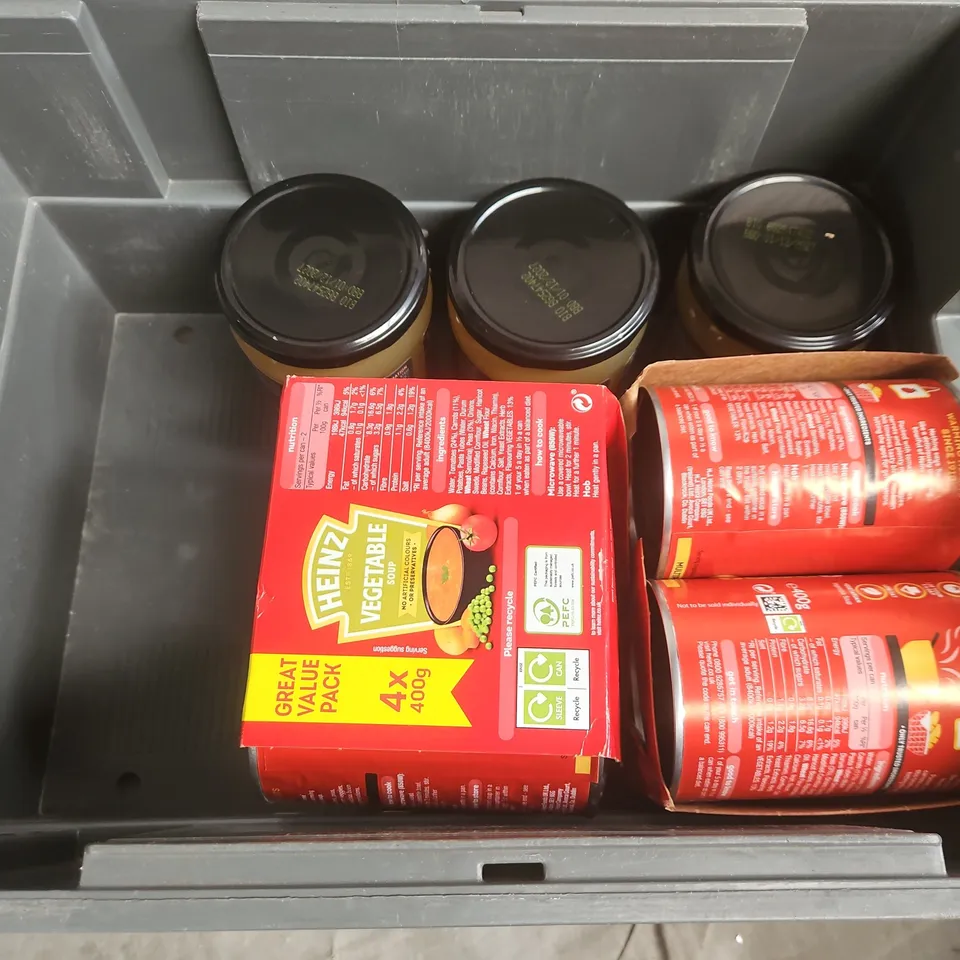 TOTE OF APPROXIMATELY 11 ASSORTED FOOD AND DRINK ITEMS TO INCLUDE YFOOD HOTEL CHOCOLAT ADVENT CALENDAR , CHICKEN BROTH , VEGETABLE SOUP  , ETC 