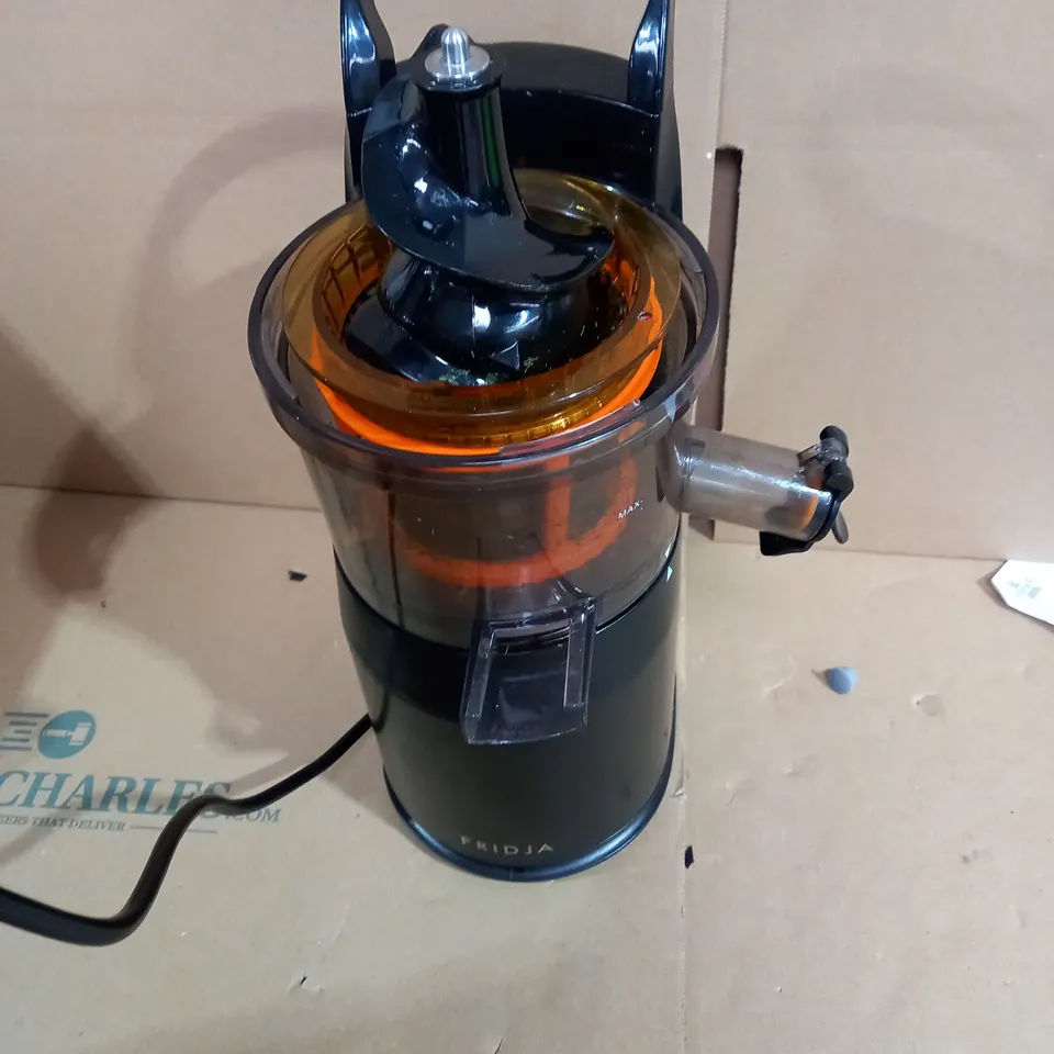 FRIDJA MASTICATING JUICER