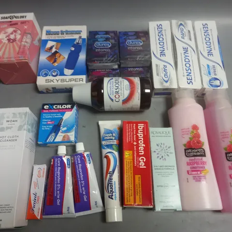 LOT OF APPROXIMATELY 20 ASSORTED HEALTH AND BEAUTY ITEMS TO INCLUDE SESONDFYNE TOOTHPASTE, INBUPROFEN SOAP AND NAIL FUNGUS TREATMENT