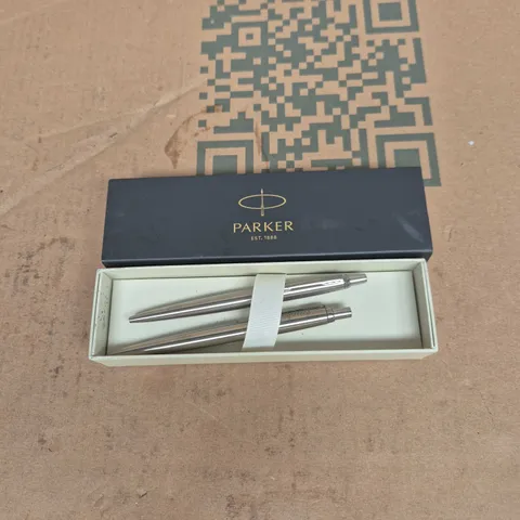 PARKER PEN SET (2) IN PRESENTATION BOX 