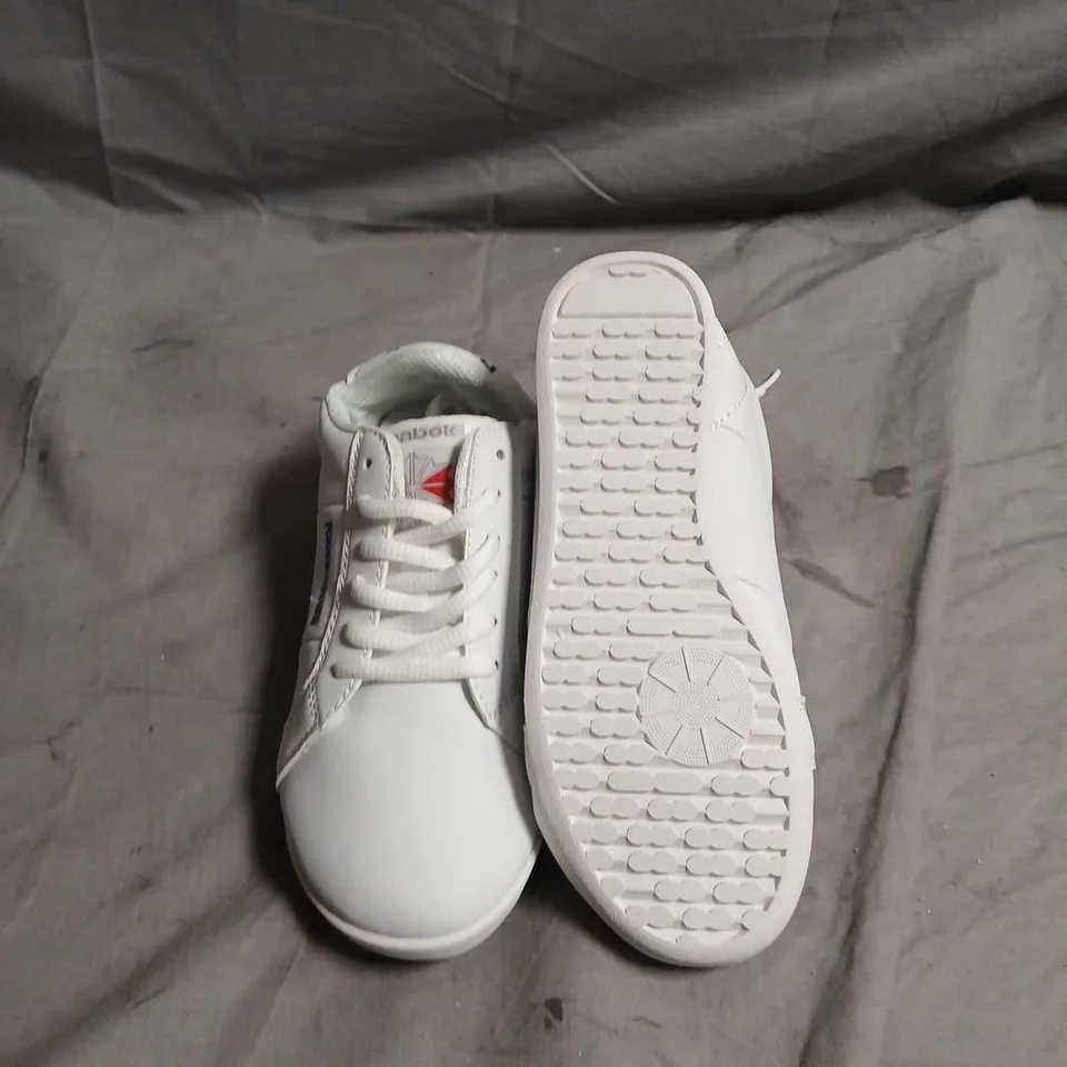 REEBOK WHITE TRAINERS – LOW-TOP - SIZE EUR 34