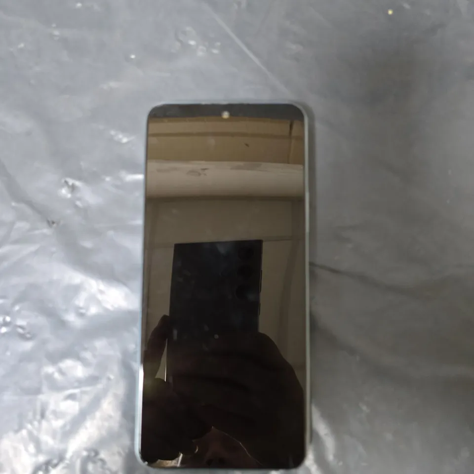HONOR MOBILE PHONE - SILVER - MODEL UNSPECIFIED