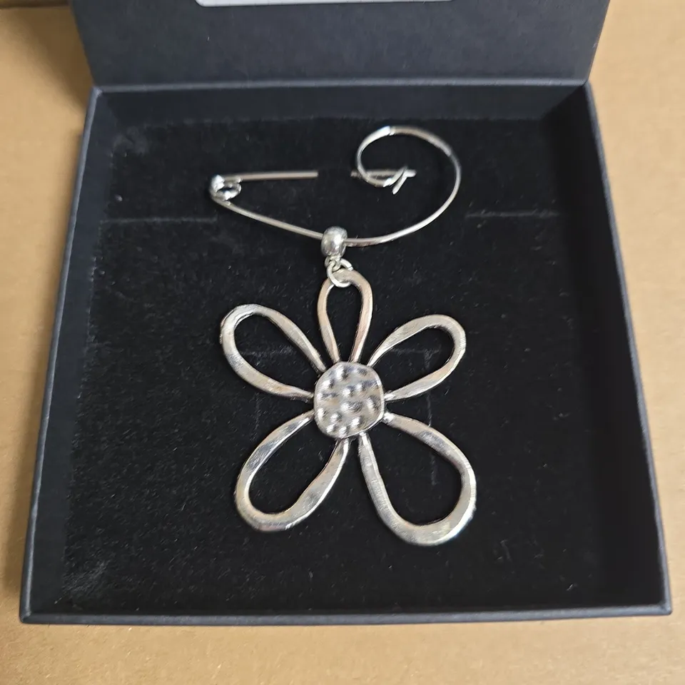 BOXED ZAMSOE HANDMADE FLOWER THEMED BROACH