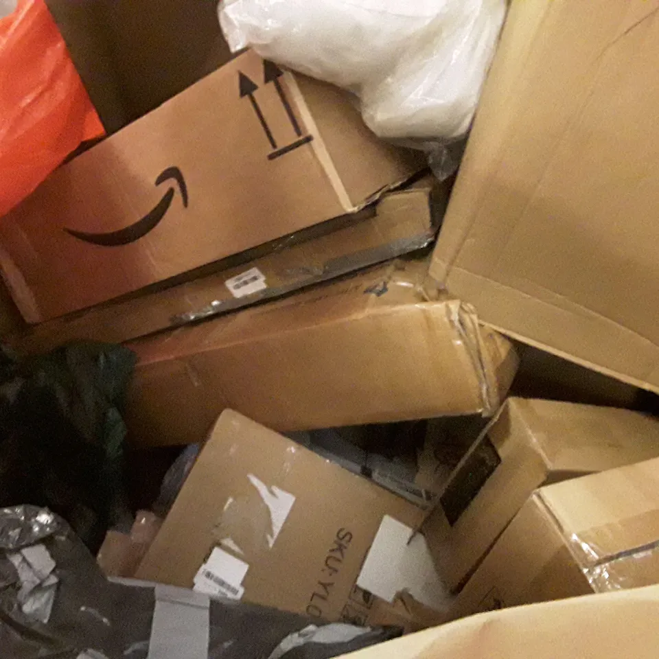 PALLET OF ASSORTED PRODUCTS INCLUDING MOTION SENSOR TRASH CAN, TOILET SEAT, CONVECTOR HEATER,  LAP DESK , TRUNKI KIDS SUITCASE