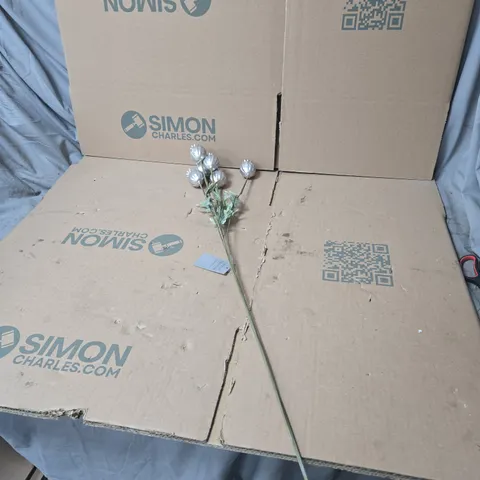 BOX OF APPROXIMATELY 11 x GISELA GRAHAM GREEN STEM, SILVER FLOWER DECORATIONS 