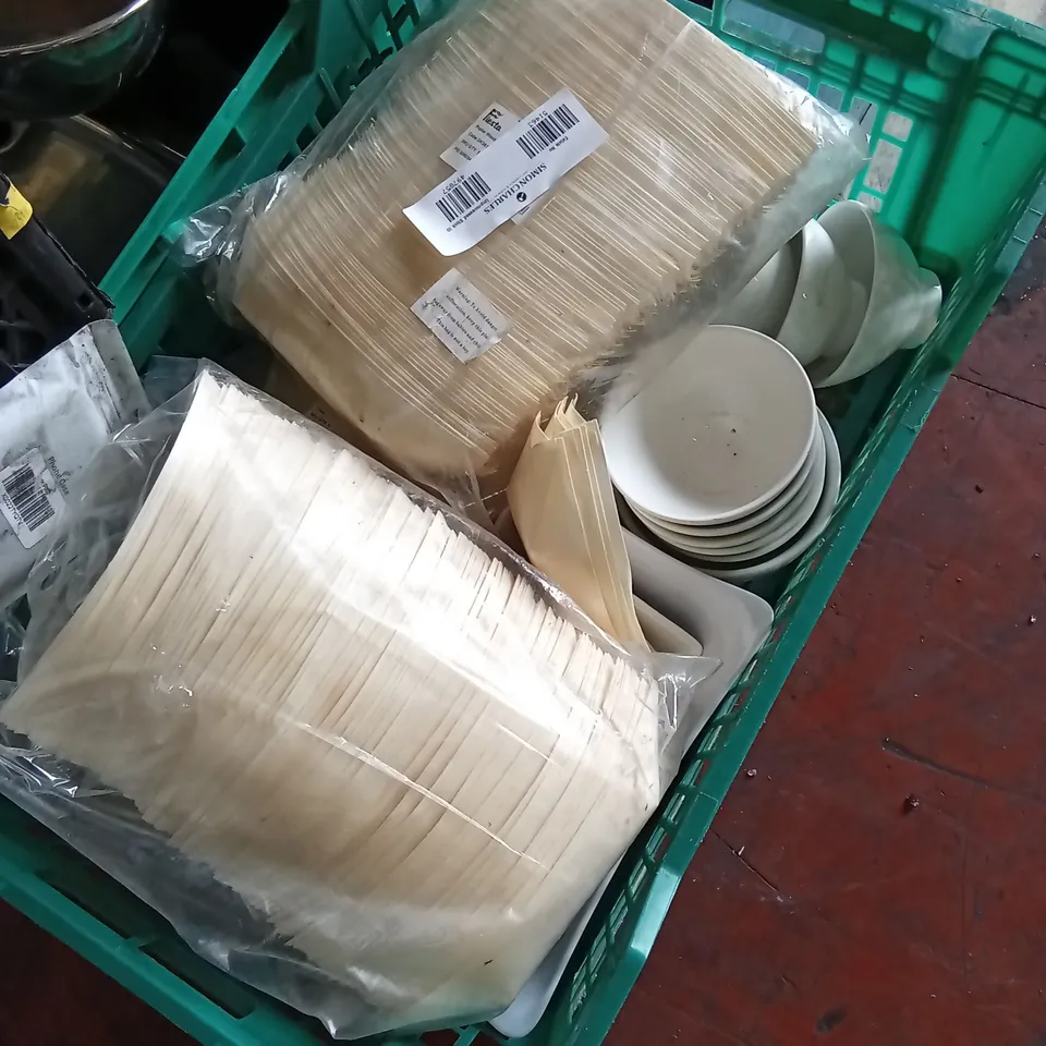 PALLET OF ASSORTED CATERING SUPPLIES 