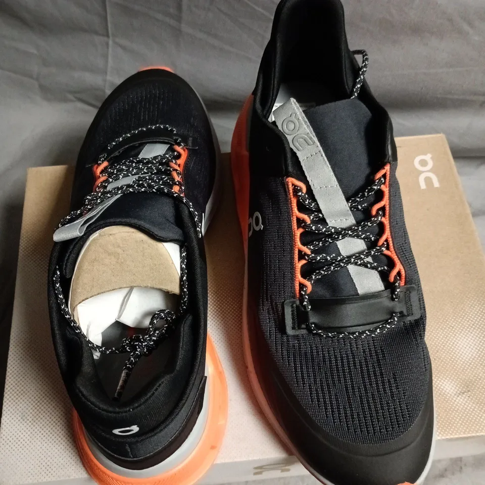 ON CLOUDNOVA FLUX RUNNING SHOES – BLACK/FLAME, UK 8 (EU 42 / US 8.5) 