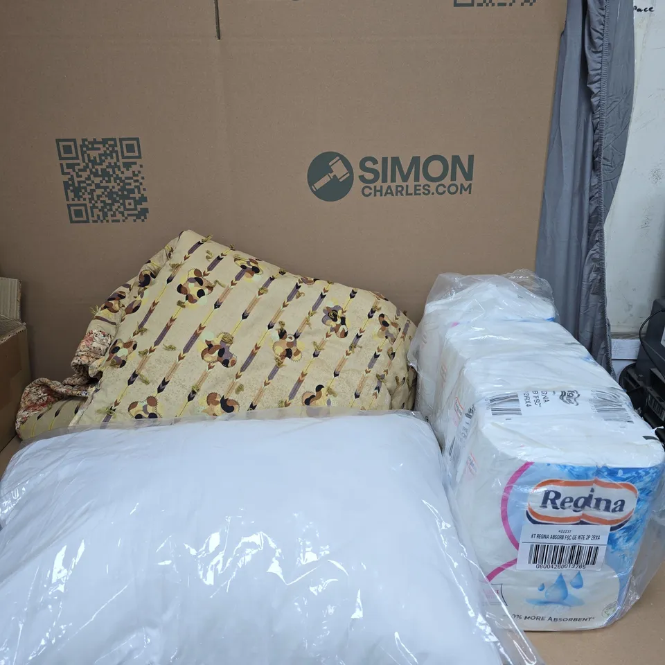 CAGE OF APPROXIMATELY 10 ASSORTED HOUSEHOLD ITEMS TO INCLUDE - PILLOW - LARGE THROW AND REGINA BLITZ KITCHEN ROLLS - COLLECTION ONLY