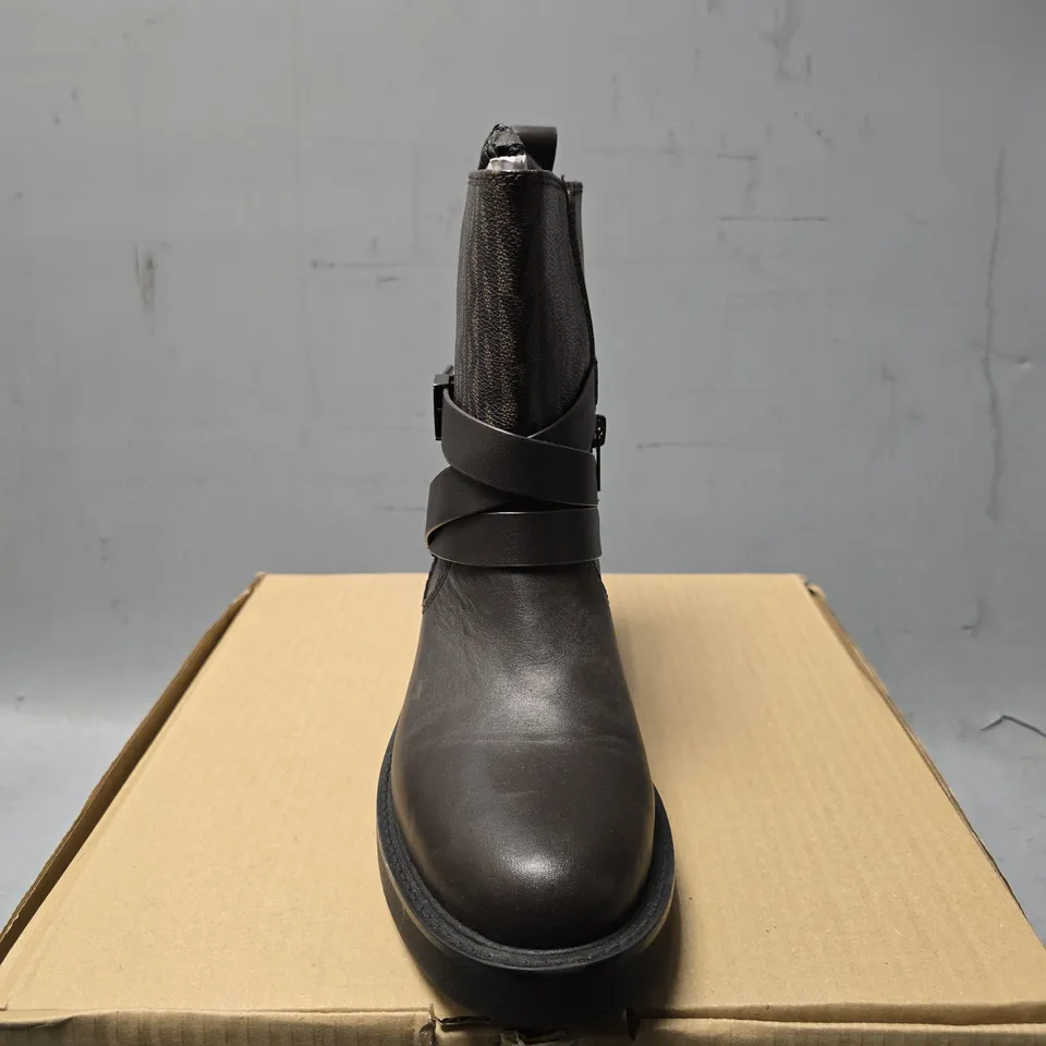 DKNY TAETA STRAPPY BOOTIE - SIZE 5