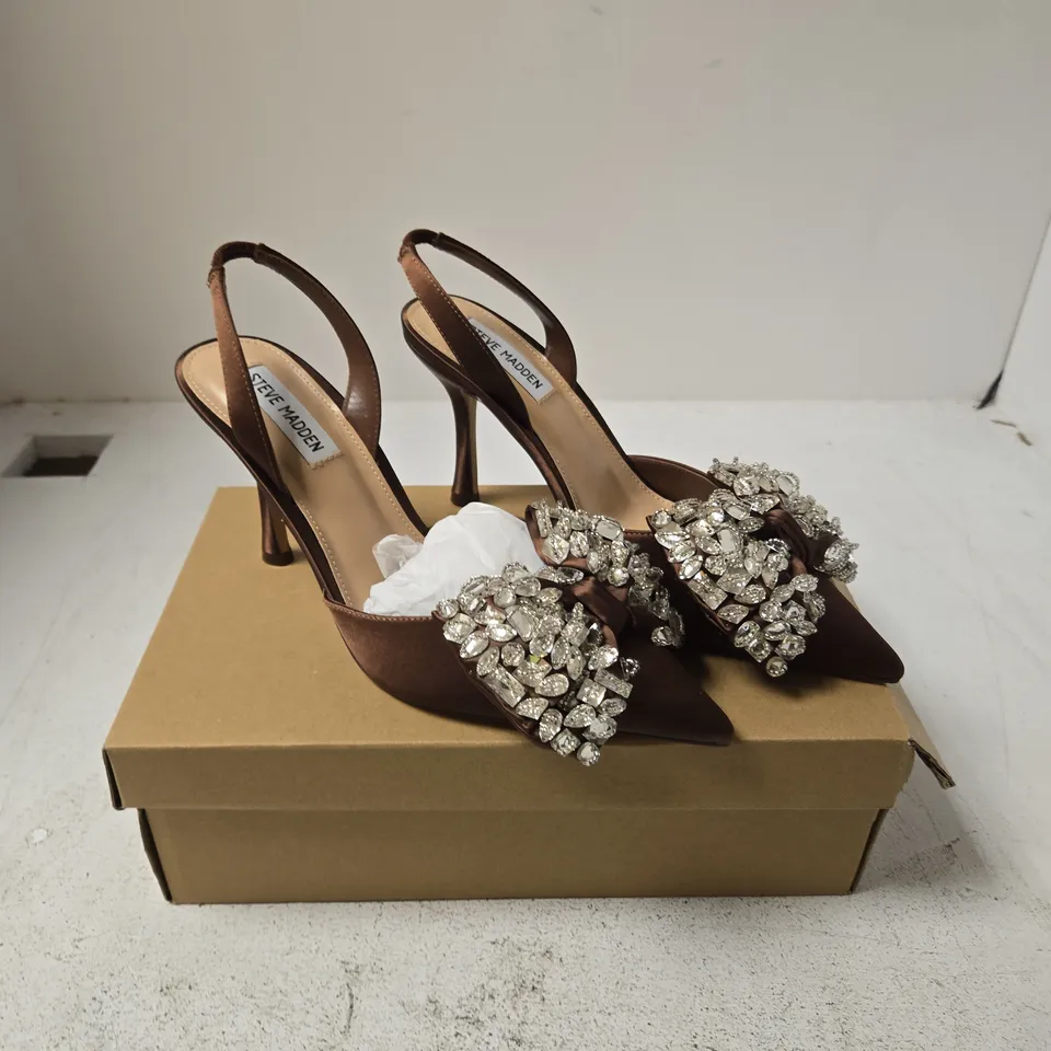 STEVE MADDEN LOVIE BROWN SATIN SLINGBACK SANDALS - UK 7 