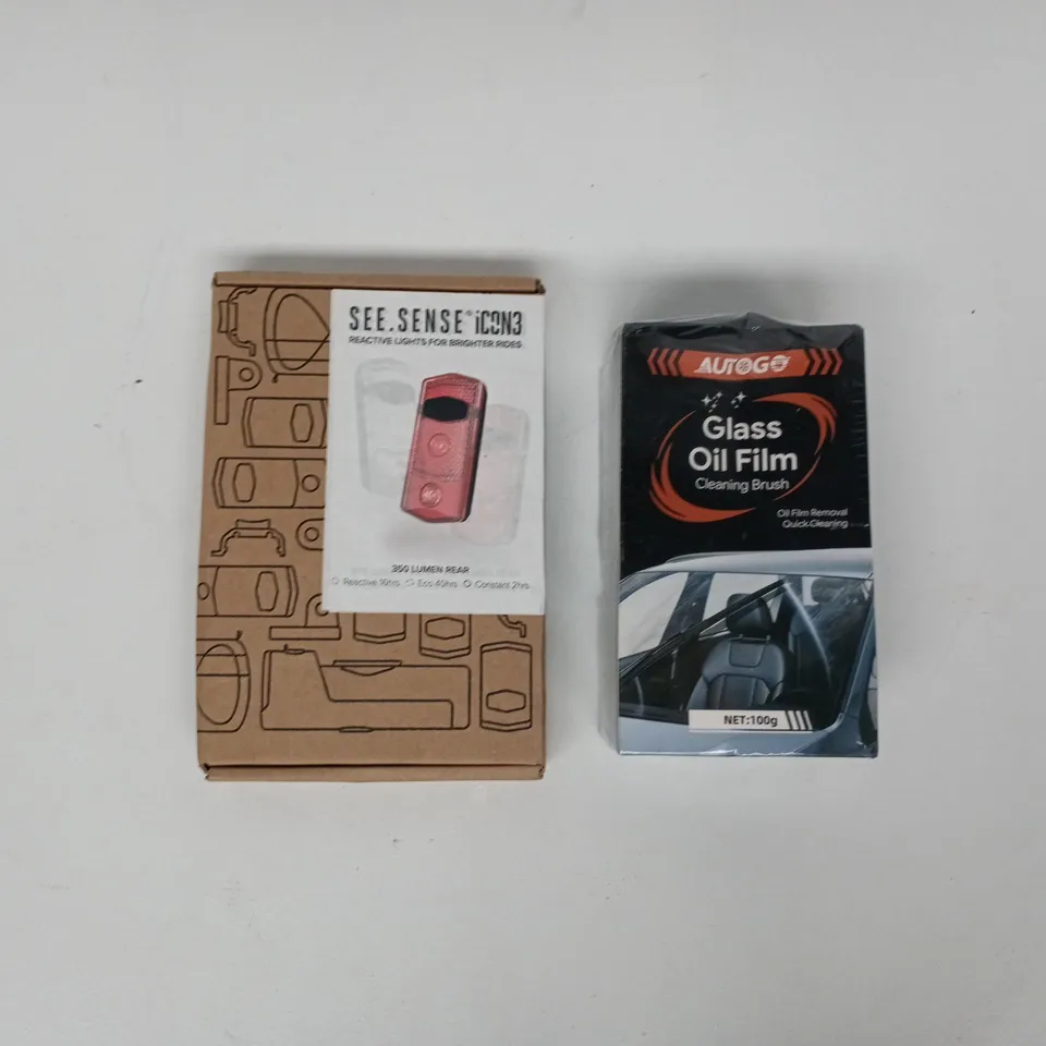 APPROXIMATELY 8 ASSORTED ITEMS TO INCLUDE GLASS OIL FILM CLEANING BRUSH, ETC