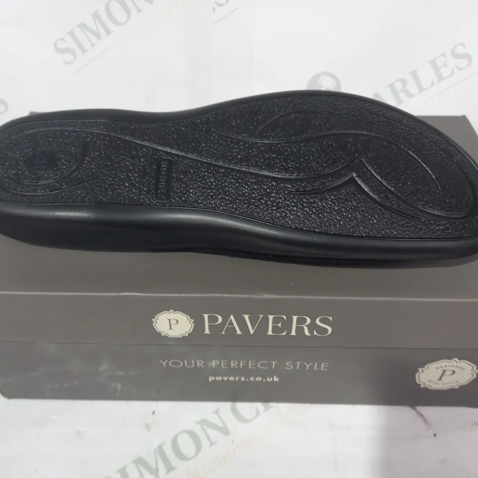 BOXED PAIR OF PAVERS OPEN TOE SANDALS IN BLACK/LEOPARD PRINT EU SIZE 38