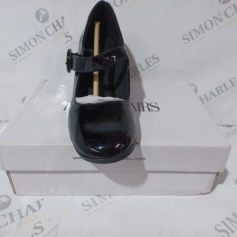 BOXED PAIR OF DREAMPAIRS LOW BLOCK HEEL SHOES IN BRIGHT BLACK UK SIZE 5