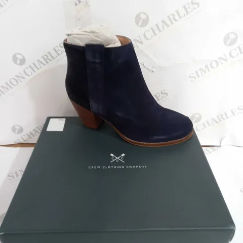 BOXE PAIR OF CREW CLOTHING COMPANY FRANKIE BOOT NAVYCALF SIZE 37