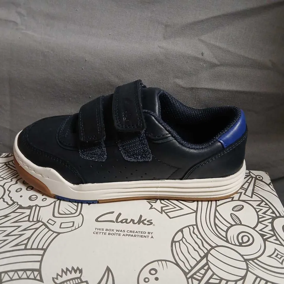 CLARKS URBAN SOLO K NAVY KIDS’ VELCRO TRAINERS – UK 10 (EUR 28)
