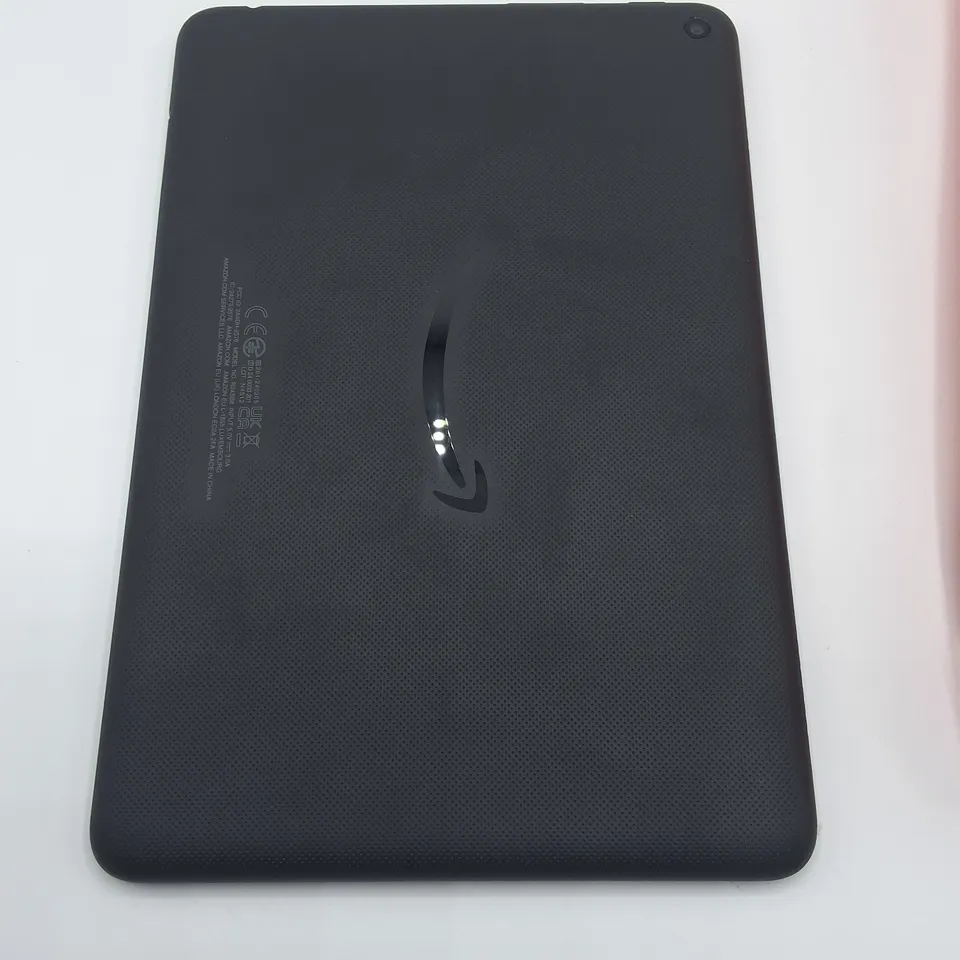 BOXED AMAZON FIRE HD8 3/32GB TABLET IN BLACK