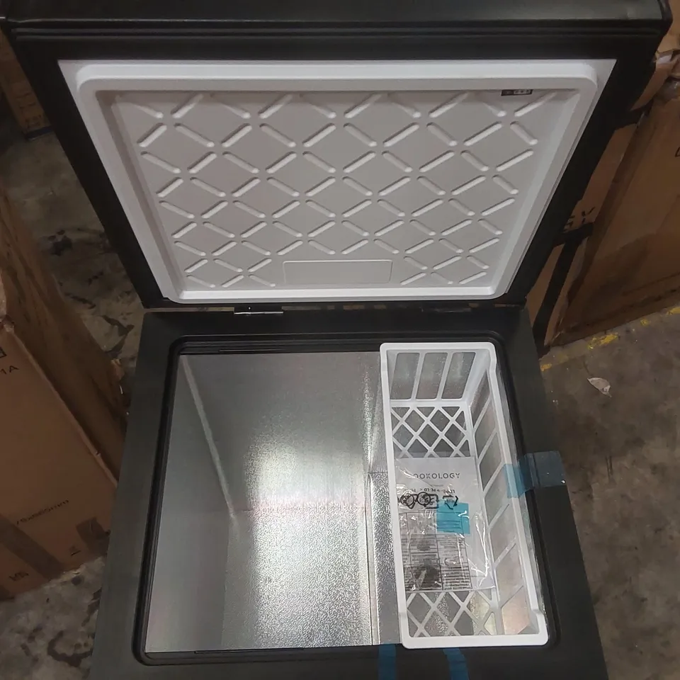 COOKOLOGY CCFZ142BK/E 142L FREESTANDING CHEST FREEZER – BLACK