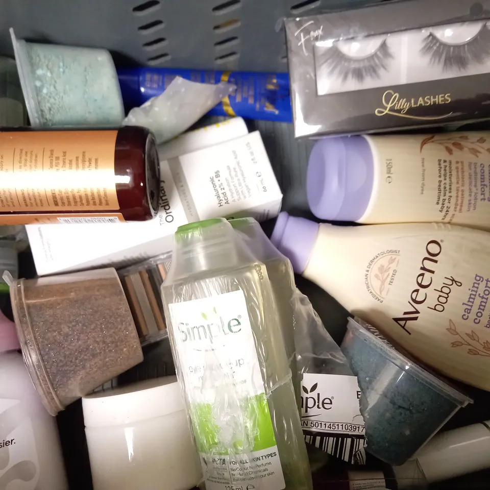 LOT OF APPROX 15 ASSORTED BEAUTY PRODUCTS TO INCLUDE CUREL FACIAL WASH, BIXIEPOTS BODY OIL, SIMPLE CLEANSING WIPES, 