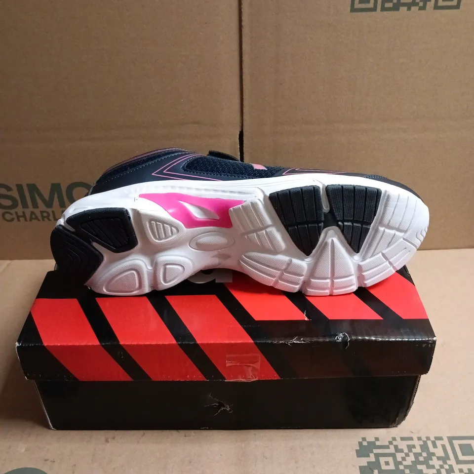 BOXED PAIR OF DEK SKYE NAVY BLUE AND PINK LIGHTWEIGHT TRAINERS - 8