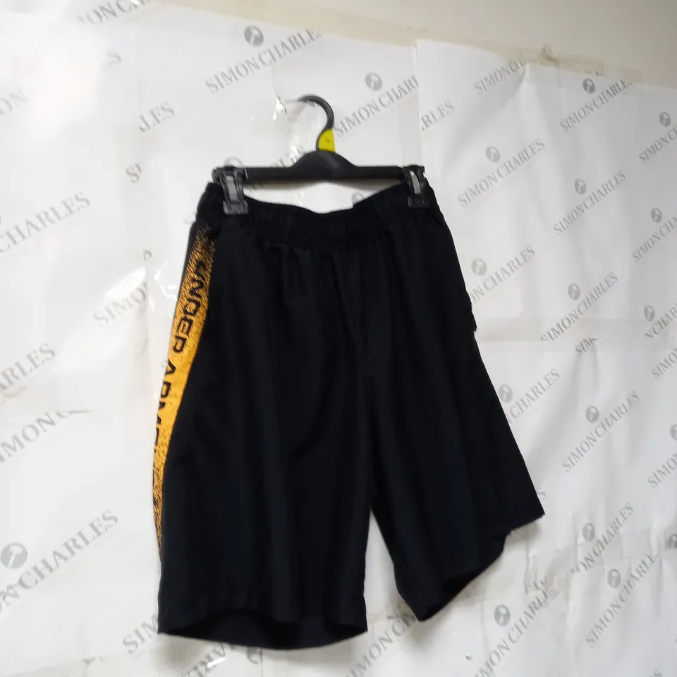 MEN'S BLACK AND ORANGE UNDER ARMOUR MEDIUM SHORTS