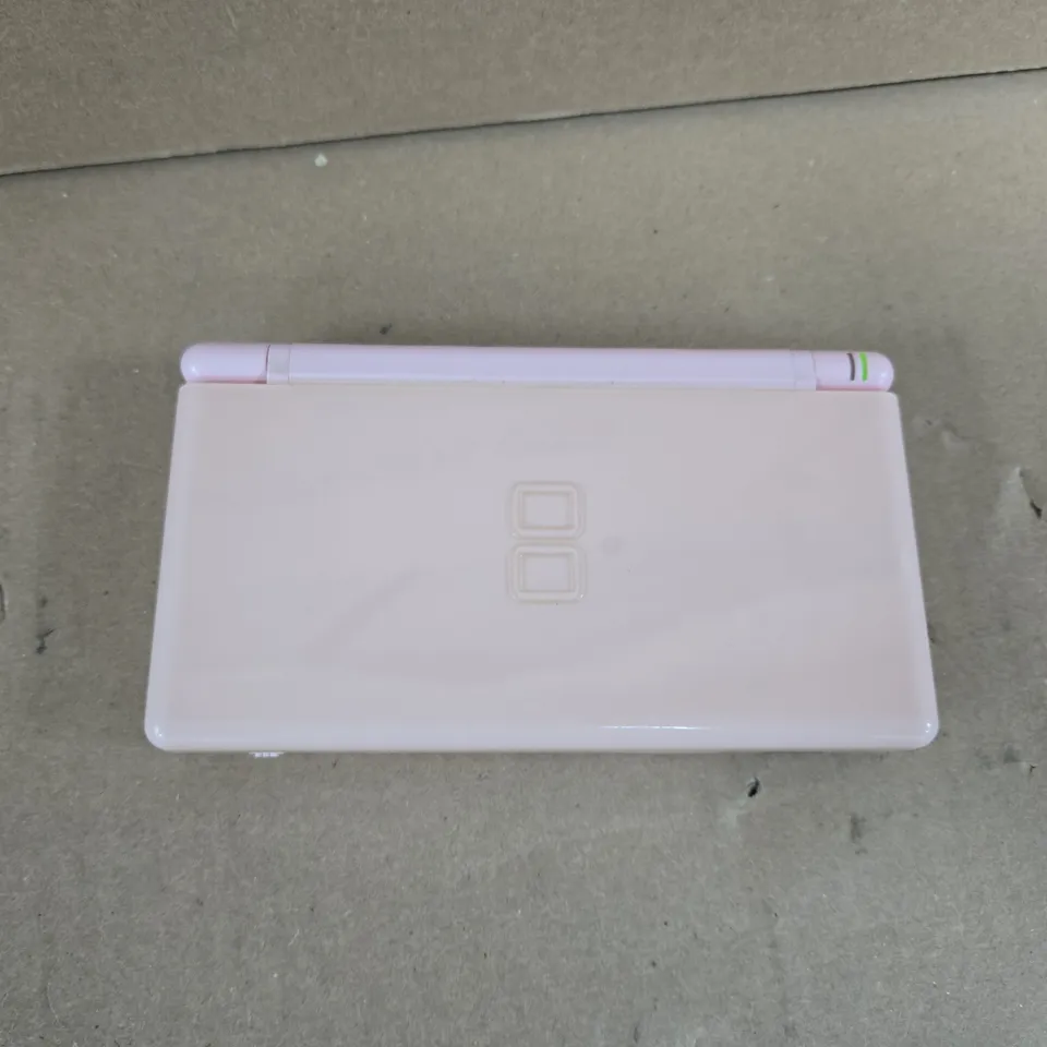 NINTENDO DS LITE HANDHELD CONSOLE IN PINK