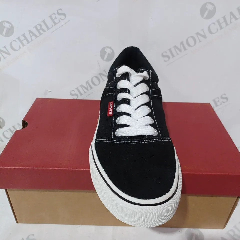 BOXED LEVIS PHILLY CANVAS LOW JUNIOR TRAINERS - 5