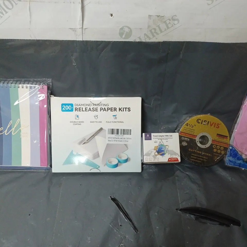 BOX OF APPROXIMATELY 15 ASSORTED ITEMS TO INCLUDE - SWIM CAP , CISIVIS CUTTING WHEEL , TRAVEL ADAPTER WITH USB ETC