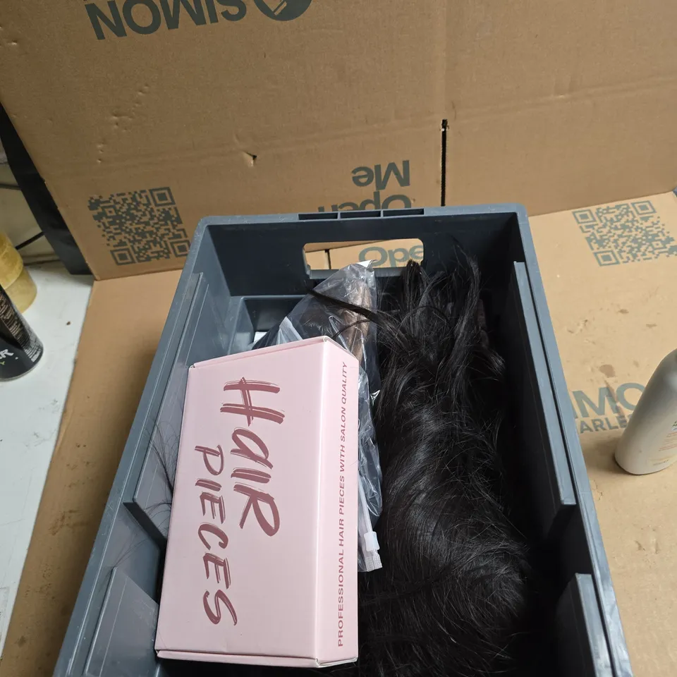 TOTE OF APPROXIMATELY 8 ASSORTED COSMETICS TO INCLUDE: AVEENO BODYWASH 