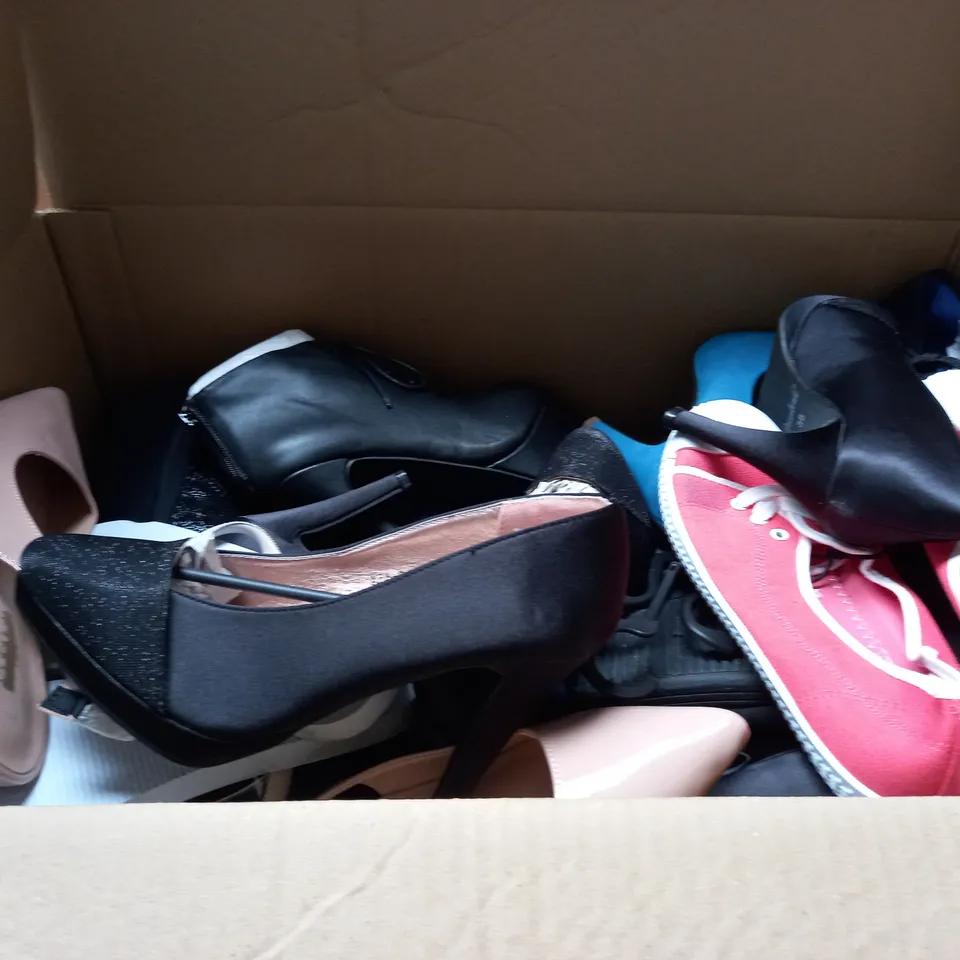 LARGE QUANTITY OF ASSORTED WOMENS SHOES IN VARIOUS SIZES, COLOURS AND STYLES