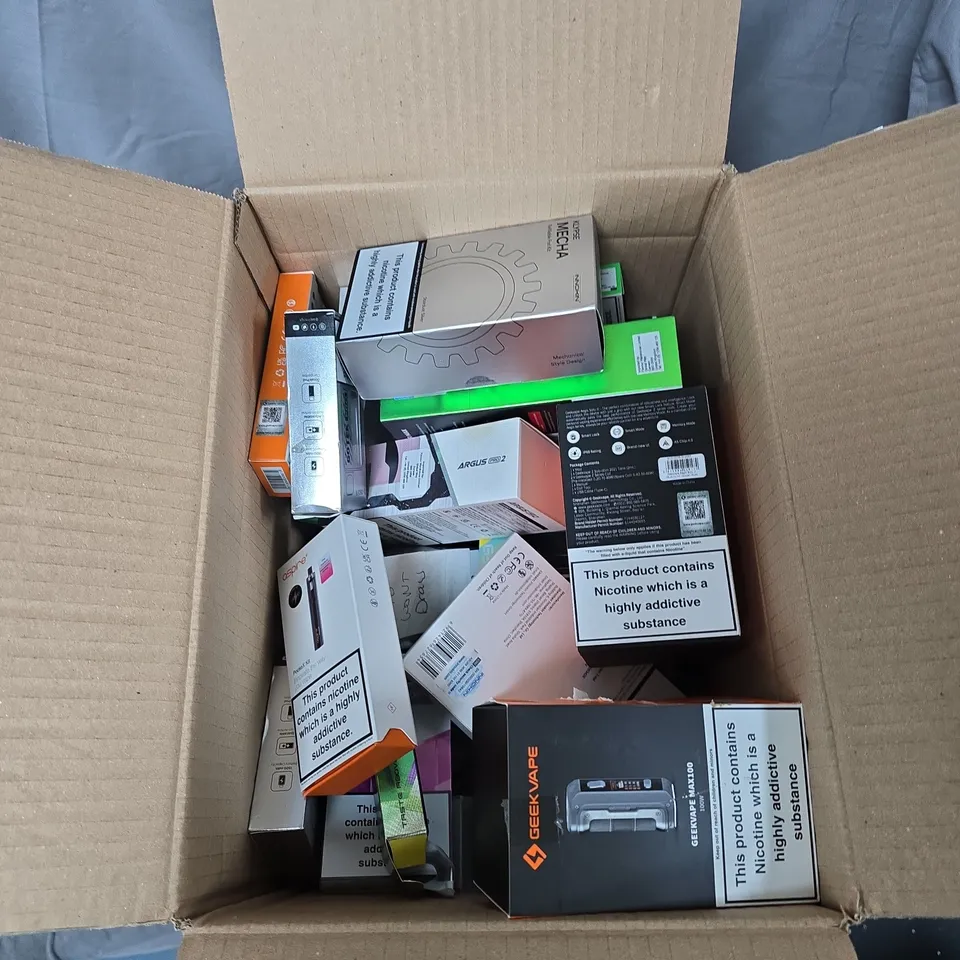 BOX OF APPROXIMATELY 30 ASSORTED E-CIGARETTES AND ACCOMPANIMENTS TO INCLUDE: VARIOUS VOOPOO ITEMS 