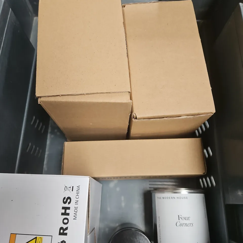 APPROXIMATELY 10 ASSORTED HOUSEHOLD ITEMS TO INCLUDE SCENTED CANDLES, BIRTHDAY DECOR, LED LIGHT BULB ETC