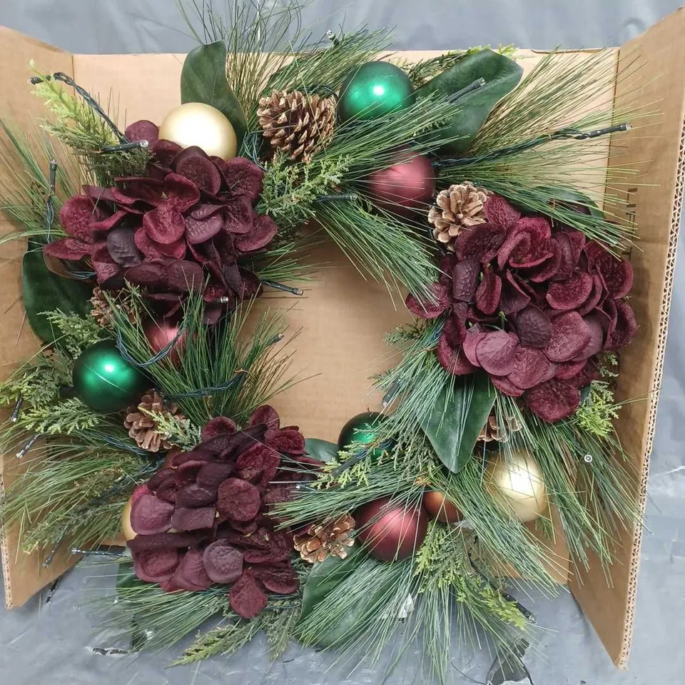 BOXED PRE-LIT CHRISTMAS WREATH