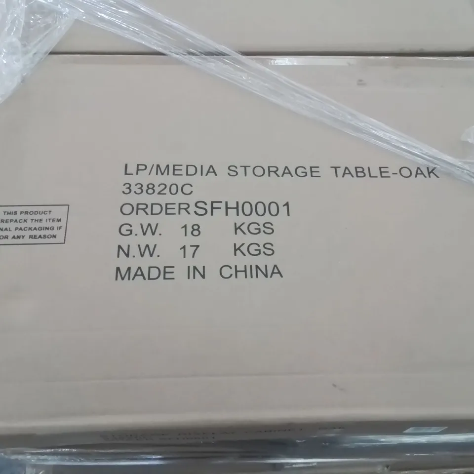 PALLET CONTAINING LARGE QUANTITY OF LP/MEDIA STORAGE TABLE -OAK-