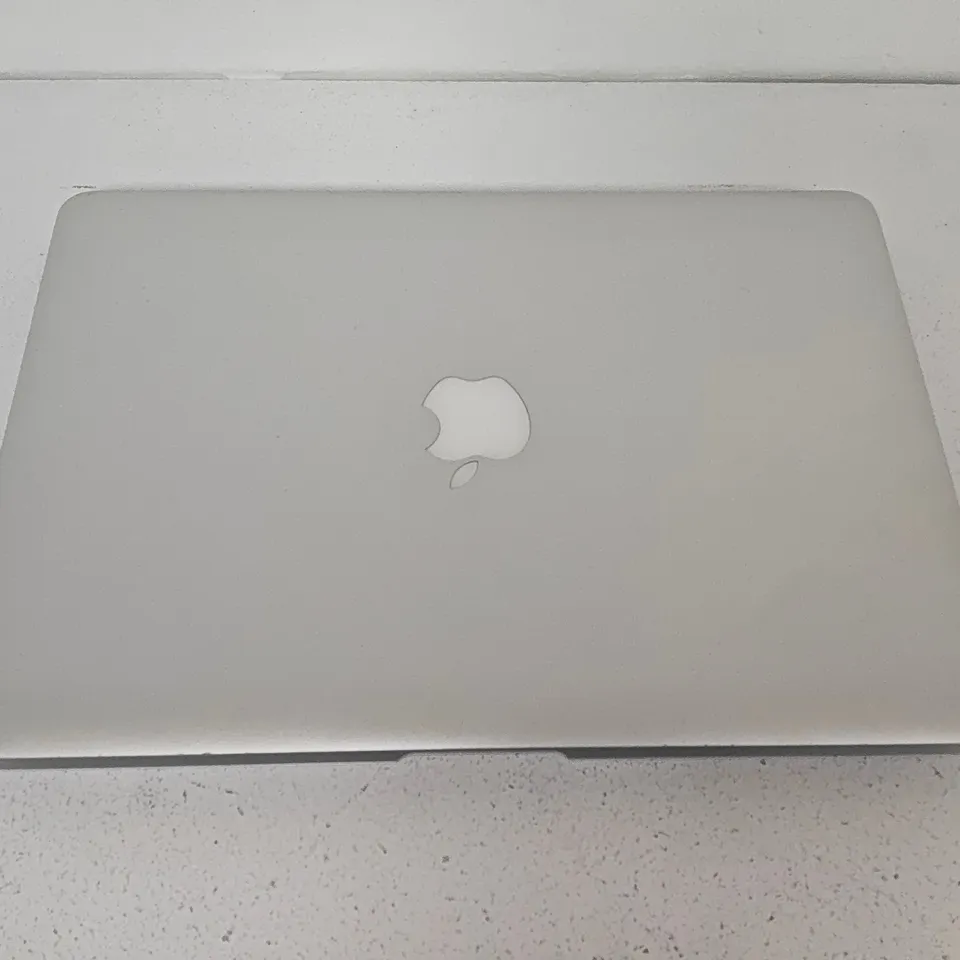 UNBOXED APPLE MACBOOK AIR I-7 8GB/256GB IN SILVER - A1466