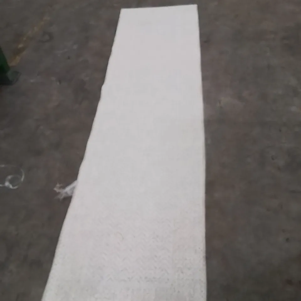 QUALITY DESIGNER AREA RUG - APPROXIMATELY 230X60CM