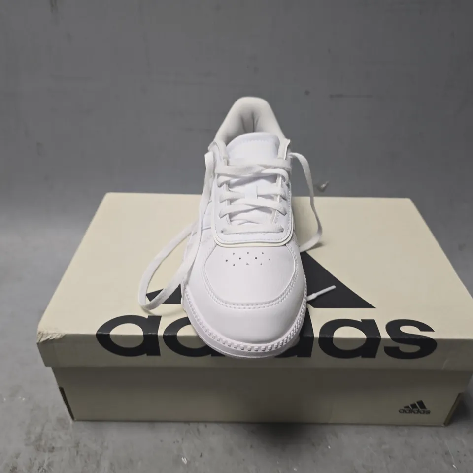 BOXED PAIR OF BREAKNET SLEEK TRAINERS IN WHITE - UK 6