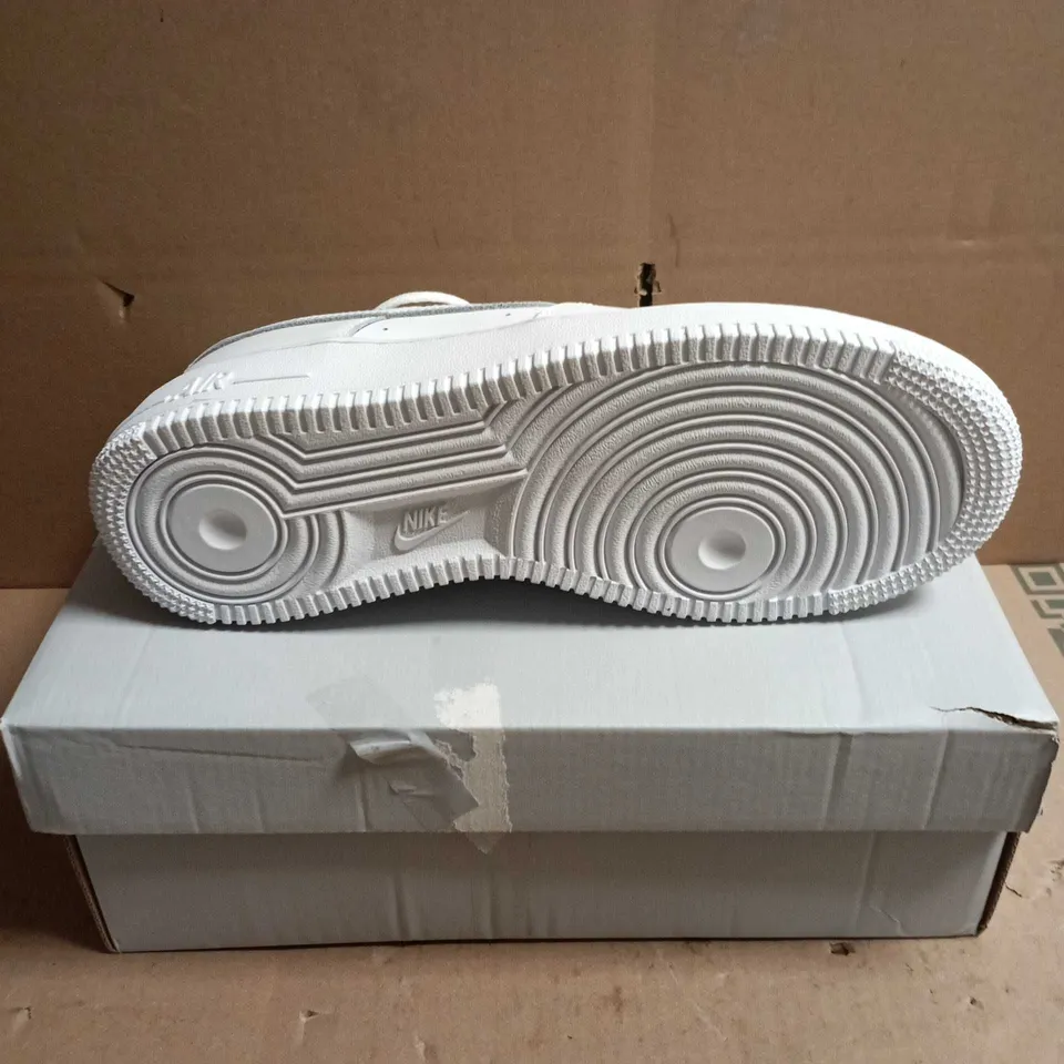 BOXED PAIR OF NIKE AIR FORCE 1 LOW GS WHITE TRAINERS – UK 6