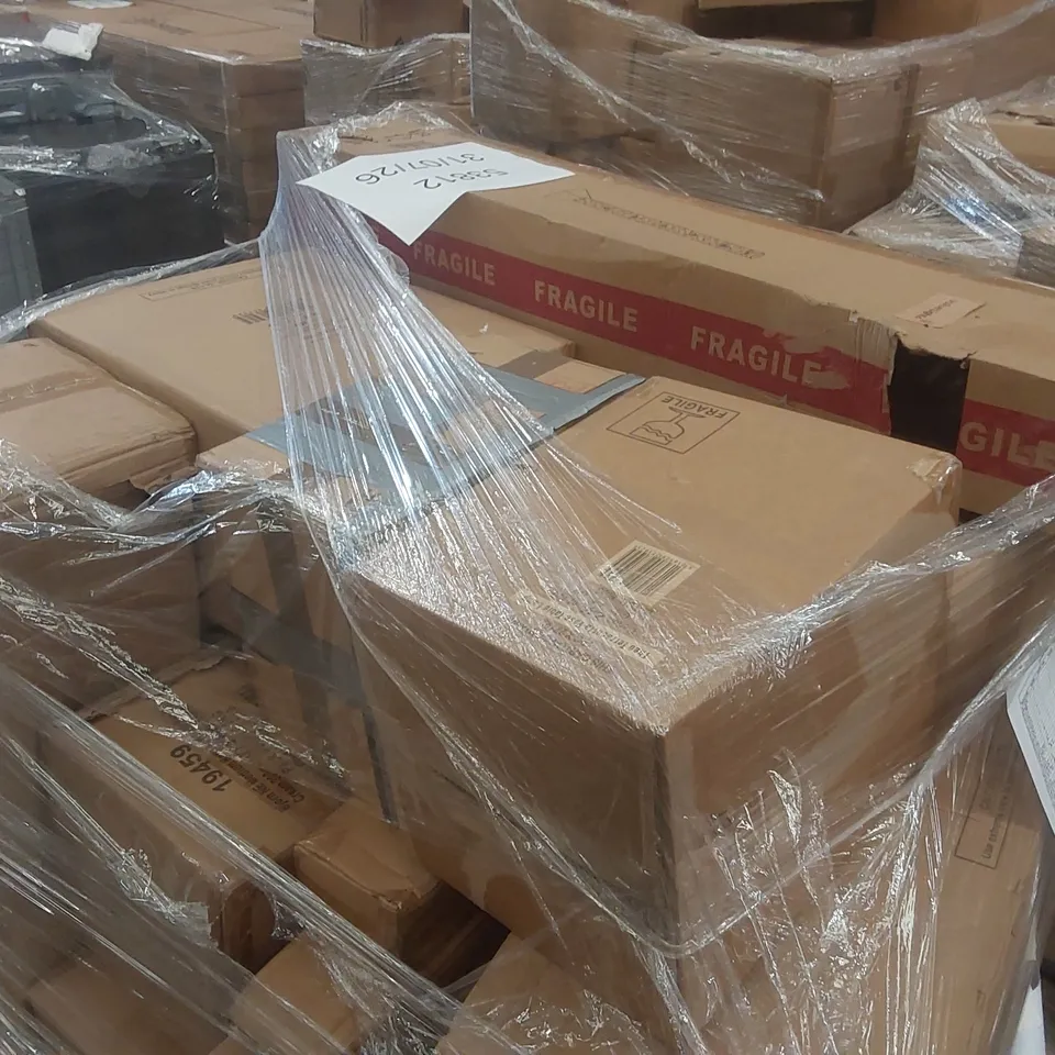 PALLET CONTAINING A VERY LARGE QUANTITY OF ASSORTED DESIGNER LIGHTING PRODUCTS