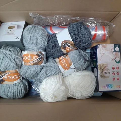 BOXED LOT OF APPROX. 15 HOUSEHOLD ITEMS TO INCLUDE KITCHENWARE