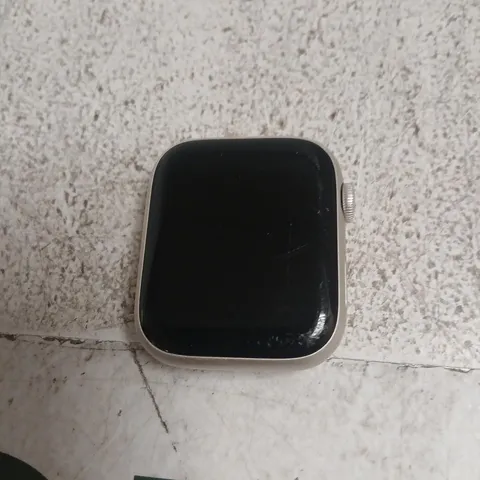 APPLE WATCH SERIES 8– SILVER ALUMINIUM CASE WITH BLACK SCREEN