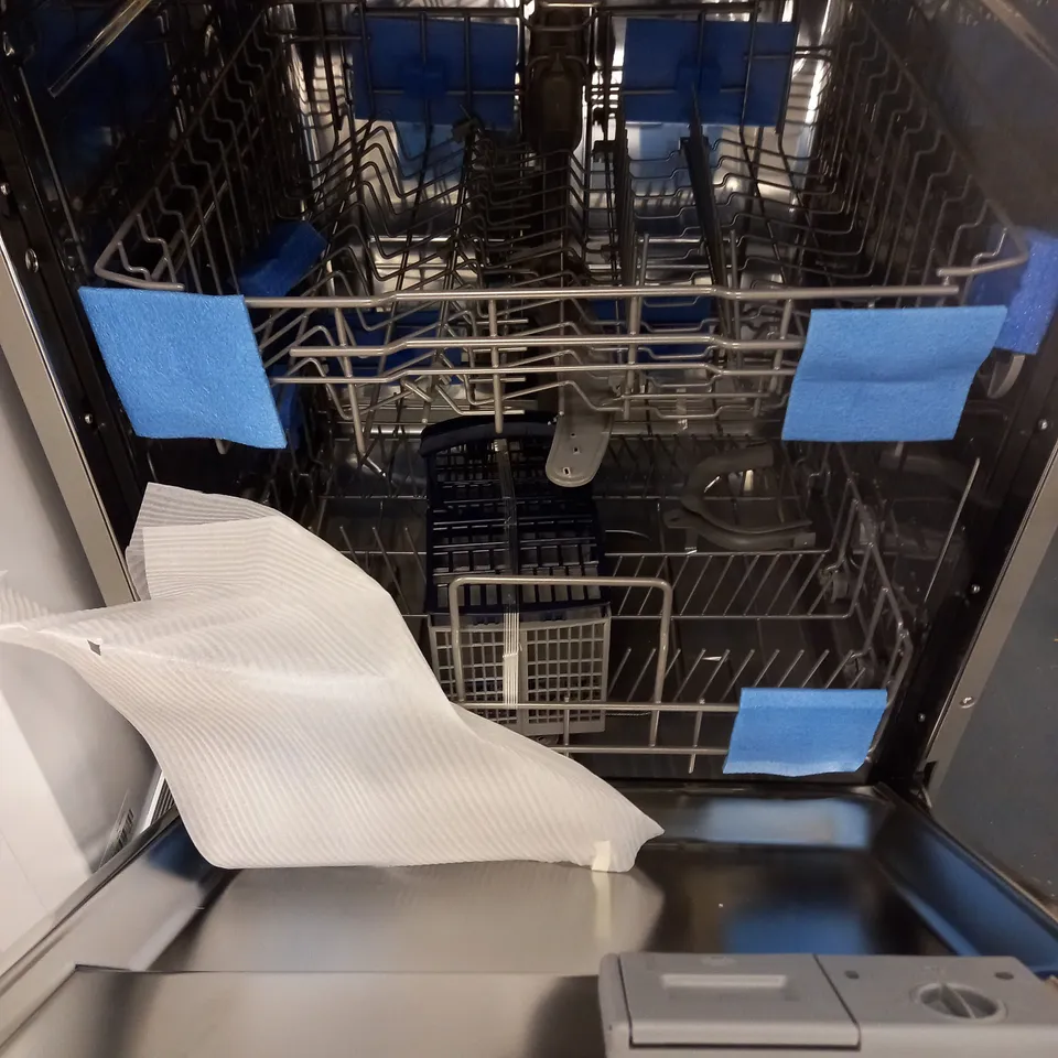 HISENSE HS60240XUK FREESTANDING STANDARD DISHWASHER - COLLECTION ONLY 