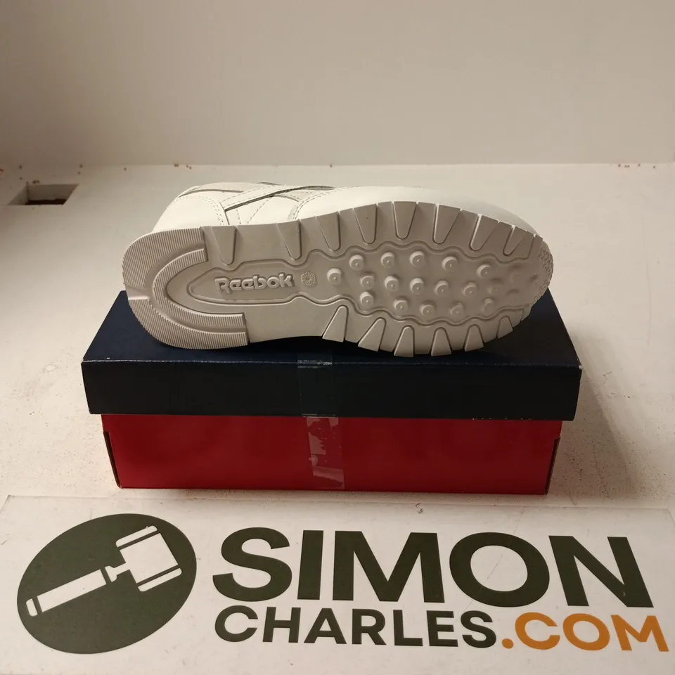 BOXED PAIR OF REEBOK CLASSIC LEATHER RUNNING TRAINERS IN WHITE - UK 1