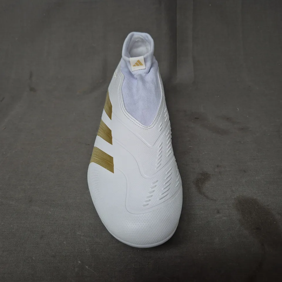 BOXED PAIR OF ADIDAS PREDATOR LEAGUE SHOES IN WHITE/GOLD UK SIZE 11