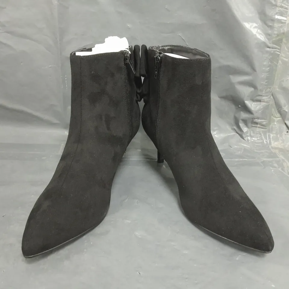 PAIR OF MONSOON KITTEN HEEL BOW BOOTS IN BLACK UK SIZE 5