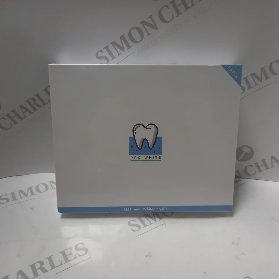 LED TEETH WHITENING KIT 