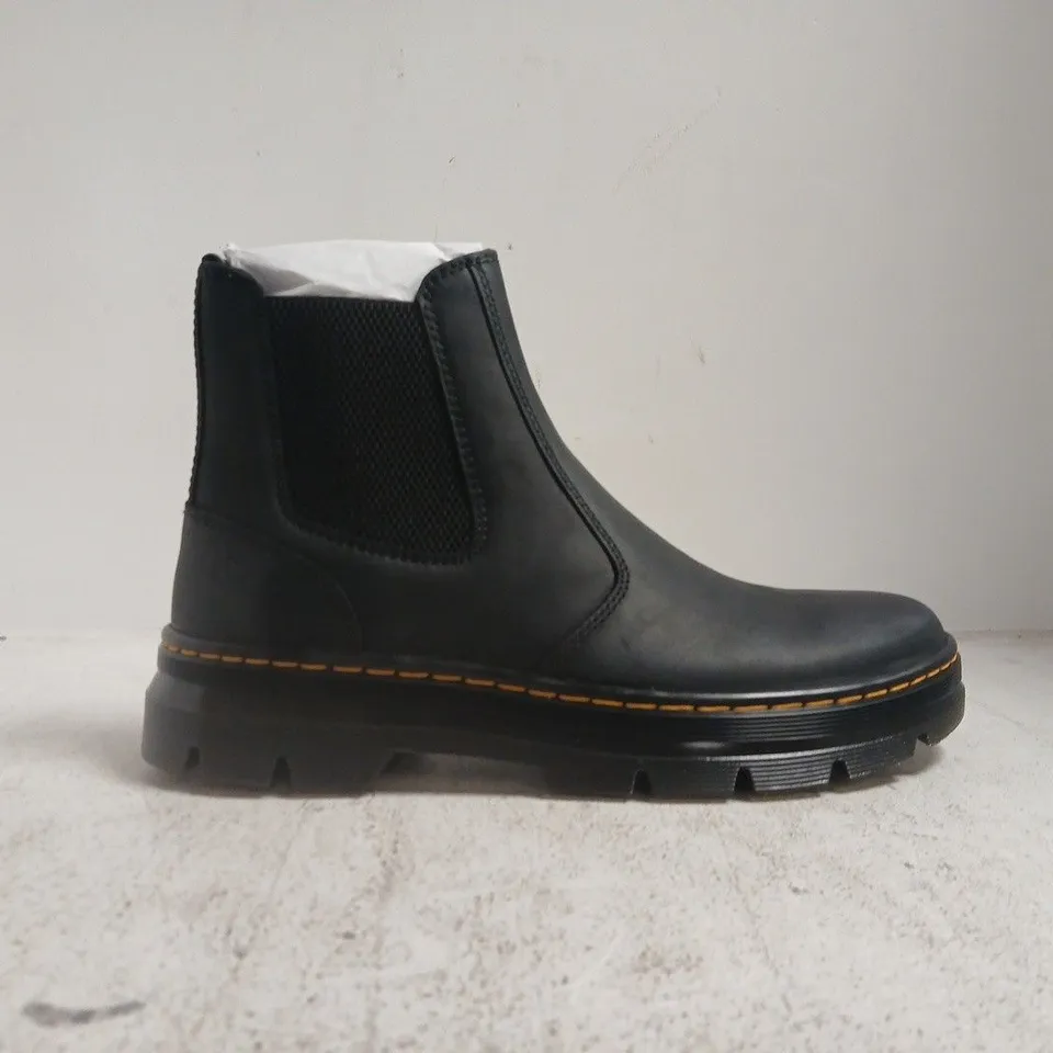 BOXED PAIR OF DR MARTENS EMBURY BOOTS IN BLACK SIZE UK 9